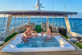 galapagos-cruise-monserrat-yacth-jacuzzi