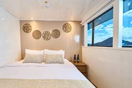 galapagos-cruise-monserrat-yacth-upper-deck-cabin